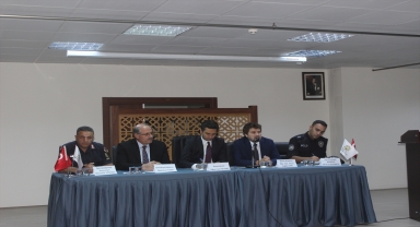 Karapınar ilçe yöneticileri ilçedeki yüksekokul öğrencileriyle buluştu