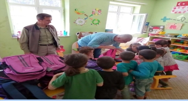 Kayseri'de anaokulu öğrencilerine kırtasiye malzemesi dağıtıldı