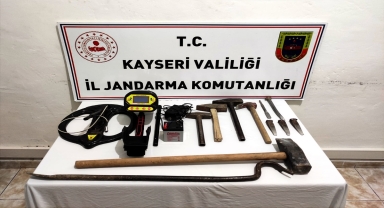 Kayseri'de dedektörle define aradığı iddia edilen 2 şüpheli yakalandı