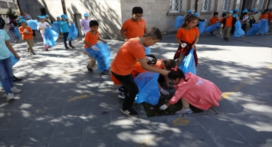 Kayseri'de ilkokul öğrencileri çevre temizliği yaptı