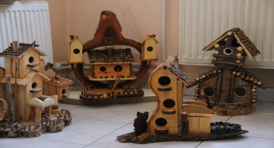 Kayseri'de tarih öğretmeni kuşlar için özel evler yapıyor