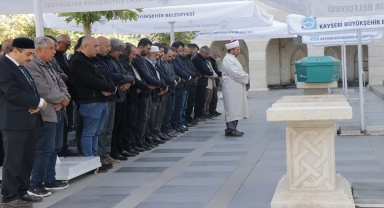 Kayseri'de trafik kazasında ölen lise öğrencisinin cenazesi defnedildi