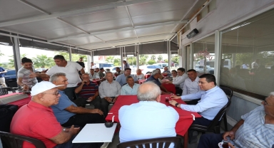 Kepez Belediye Başkanı Hakan Tütüncü yangınzedeleri ziyaret etti