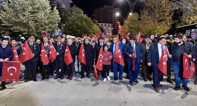 Kırşehir’de 29 Ekim Cumhuriyet Bayramı fener alayıyla kutlandı