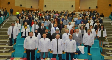 Kırşehir'de tıp fakültesi öğrencileri beyaz önlük giydi