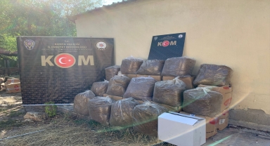 Konya'da çiftlikte saman balyalarının altında 450 kilogram kaçak tütün ele geçirildi