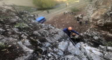 Konya'da dik kayalıklarda mahsur kalan keçileri AFAD'ın özel dağcı ekibi kurtardı