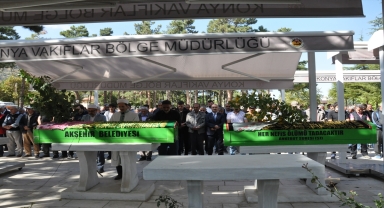 Konya'da iki otomobilin çarpıştığı kazada ölen 5 kişi defnedildi