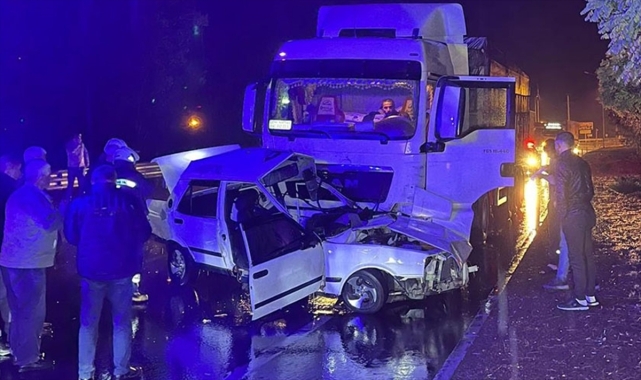 Otomobil ile tır çarpıştı! 1 ölü, 1 yaralı