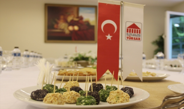 Öğretmen ve öğrenciler gıda israfına dikkati çekmek için yemek yaptı