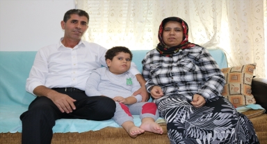 Serebral palsi hastası oğullarının 