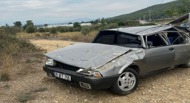 Serik'te iki otomobilin çarpıştığı kazada 3 kişi yaralandı