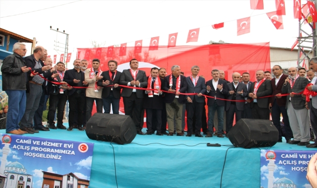 Sivas'ta hayırseverler tarafından yaptırılan cami ibadete açıldı