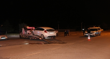 Sivas'ta iki aracın çarpıştığı kazada 2 kişi yaralandı