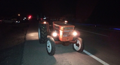 Sivas'ta otomobilin traktör römorkuna çarpması sonucu 6 kişi yaralandı