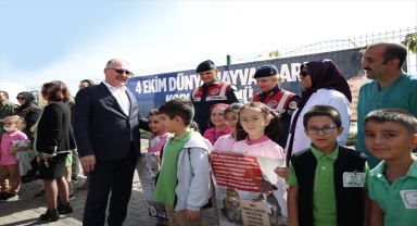 Sivas Valisi Şimşek ve Belediye Başkanı Bilgin hayvan barınağını ziyaret etti