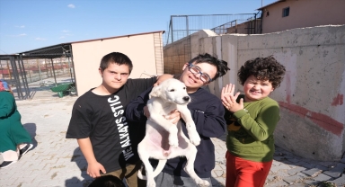 Sorgun'da özel çocuklar hayvan bakımevine ziyaret etti