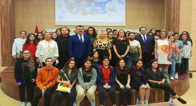 TÜBİTAK Başkanı Mandal, Akdeniz Üniversitesinde öğrencilerle buluştu: