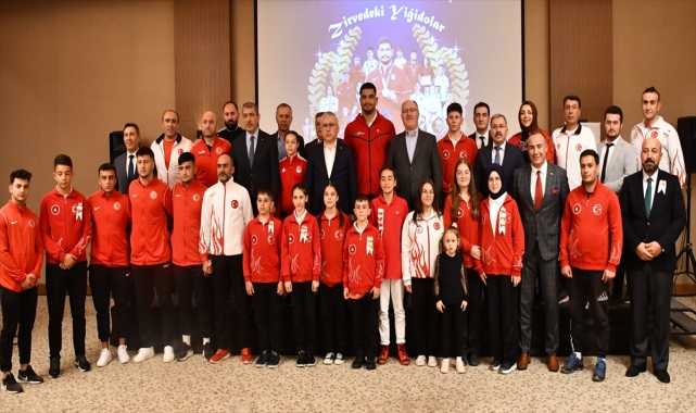 Uluslararası şampiyonalarda dereceye giren Sivaslı sporcular ödüllendirildi
