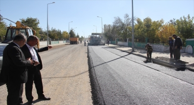 Yalıhüyük'te yol yapım çalışmaları devam ediyor