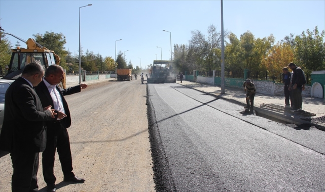 Yalıhüyük'te yol yapım çalışmaları devam ediyor