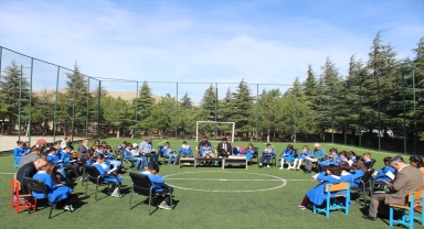 Yunak'ta açık havada kitap okumu etkinliği düzenlendi
