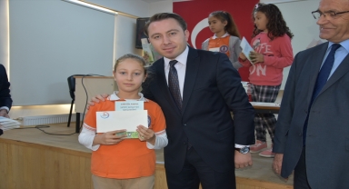 Akseki'de AHENK Projesi kapsamında öğrencilere kitap hediye edildi