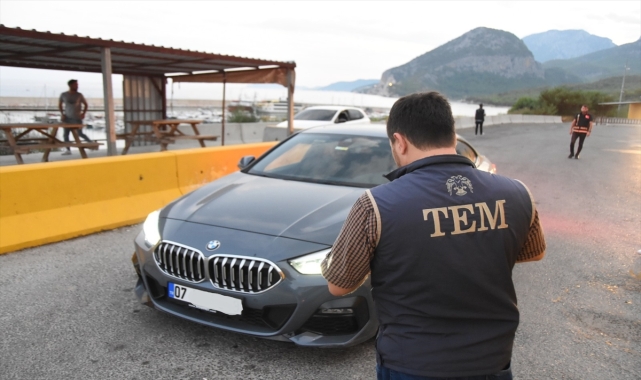 Antalya'da korsan taşımacılık yapan 27 sürücüye ceza uygulandı