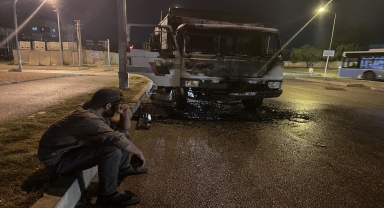 Antalya'da seyir halindeki kamyon alev aldı