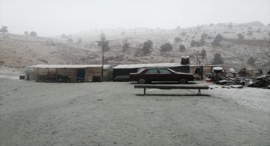 Antalya'nın yüksek kesimlerine kar yağdı