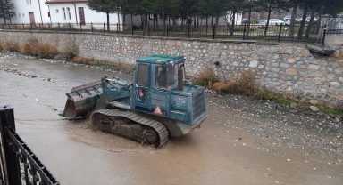  Bozkır'da Çarşamba Çayı dere yatağı temizleniyor 