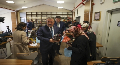 Destici, mezun olduğu liseyi ziyaret ederek Öğretmenler Günü'nü kutladı: