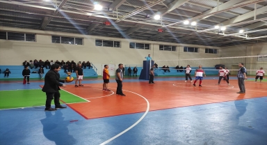 Eskil'de kurumlar arası voleybol turnuvası başladı
