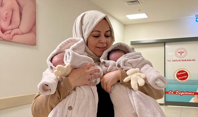 Eskişehir'de 1 kilo 100'er gram doğan ikizler 2,5 ay sonra annelerine kavuştu