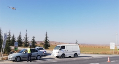 Eskişehir'de jandarmadan helikopter destekli trafik denetimi