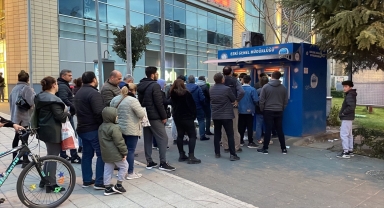 Eskişehir'de olası su zammı öncesi uzun kuyruklar oluştu