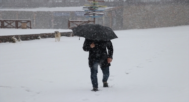 İç Anadolu'nun zirvesi Erciyes'te kar yağışı etkili oluyor