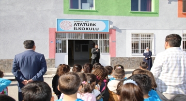 İlkokul öğrencileri, 2 yetimin bir yıllık masrafını üstlendi