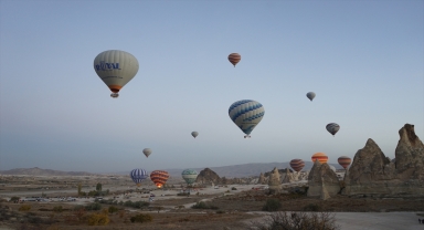 Kapadokya'da balonlar lösemili çocuklara dikkati çekmek için uçtu