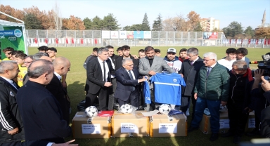 Kayseri'de amatör spor kulüplerine malzeme desteği