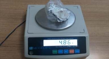 Kayseri'de bir kişi okul önünde uyuşturucuyla yakalandı