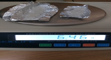 Kayseri'de okul önünde takside bekleyen şüpheli uyuşturucuyla yakalandı