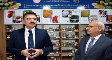 Kırıkkale'de çiftçilere ekmeklik ve makarnalık buğday tohumu ile arı kovanı dağıtıldı