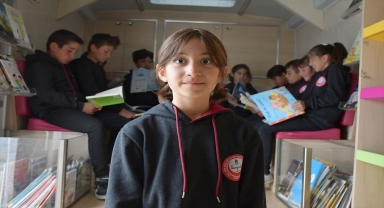 Kırsalda yaşayan çocuklara, gezici kütüphane ile kitap sevgisi aşılanıyor