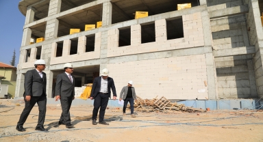 Konya Büyükşehir Belediye Başkanı Altay, Aydınlıkevler Bilgehanesi inşaatını inceledi