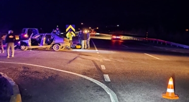 Konya'da polisleri taşıyan araçla otomobilin çarpıştığı kazada 5'i polis 8 kişi yaralandı