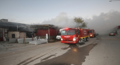Konya'nın Beyşehir ilçesindeki sanayi sitesinde yangın çıktı