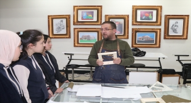 Mezun oldukları lisede öğretmenlik yapıyorlar