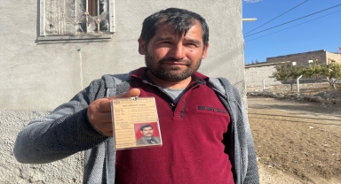 Nevşehir'de bir kişi, 28 yıldır kayıp babasının izini sürüyor