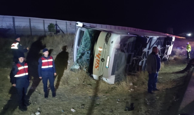 Nevşehir'de otobüsün devrilmesi sonucu 17 kişi yaralandı